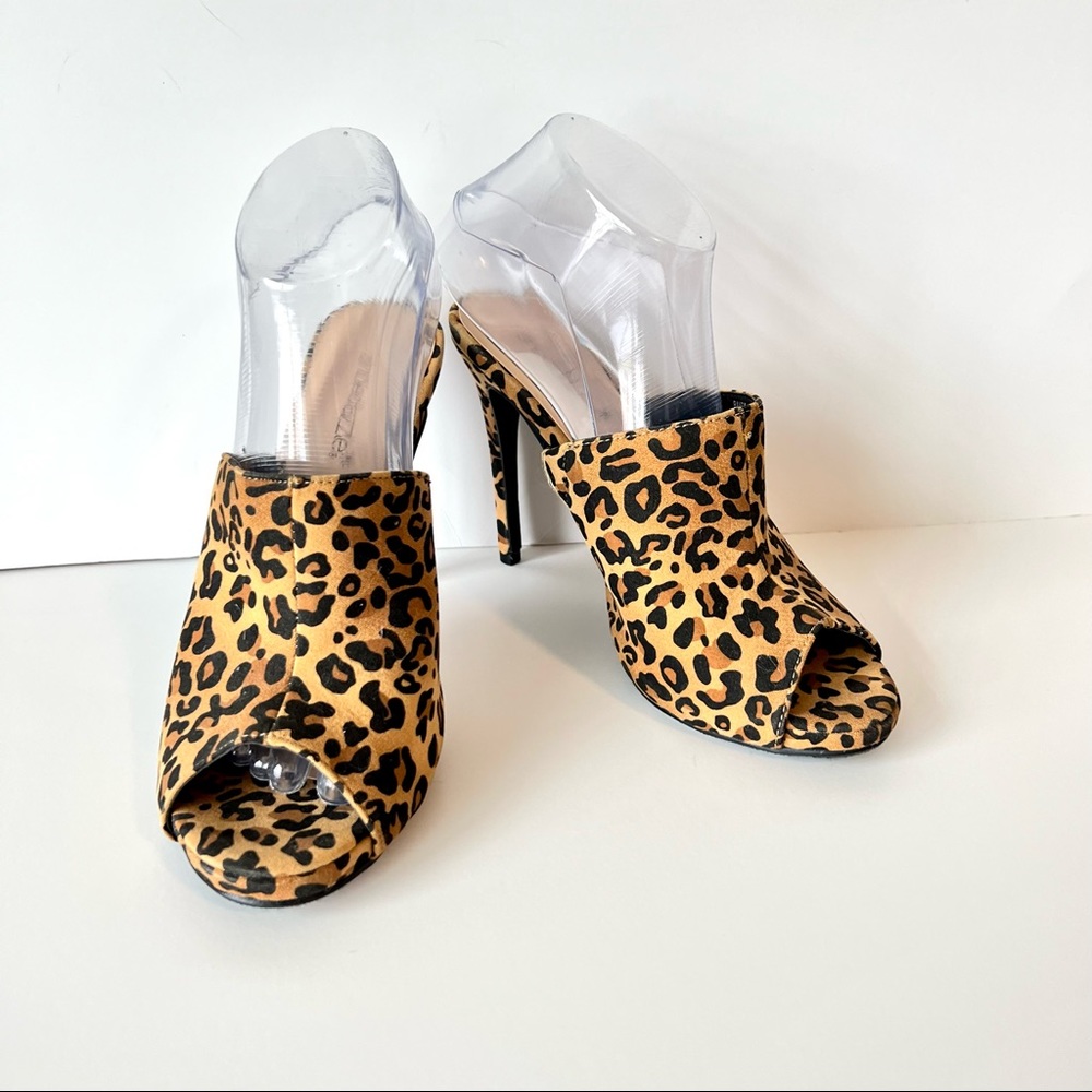 SHOE DAZZLE “Ransa” Leopard Print Peep Toe Slip On Heels—SZ. 8